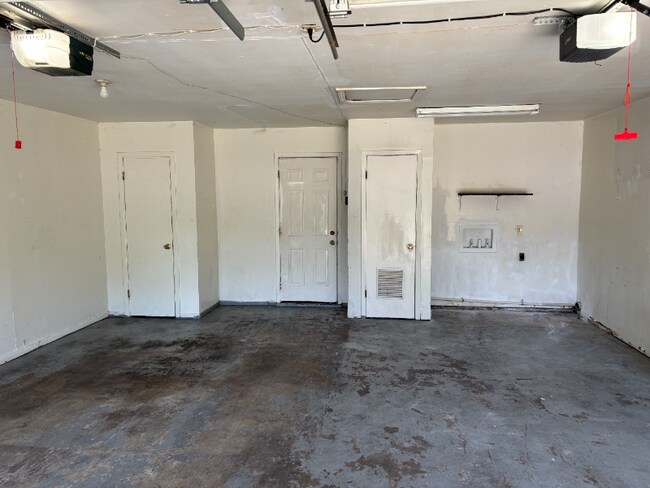 Building Photo - 1000 N 58th St