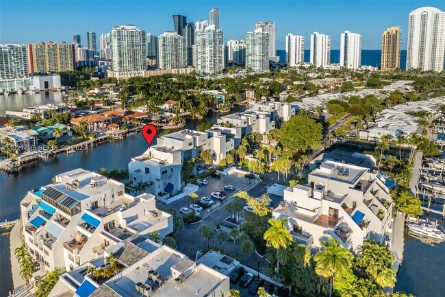 Building Photo - 429 Poinciana Island Dr