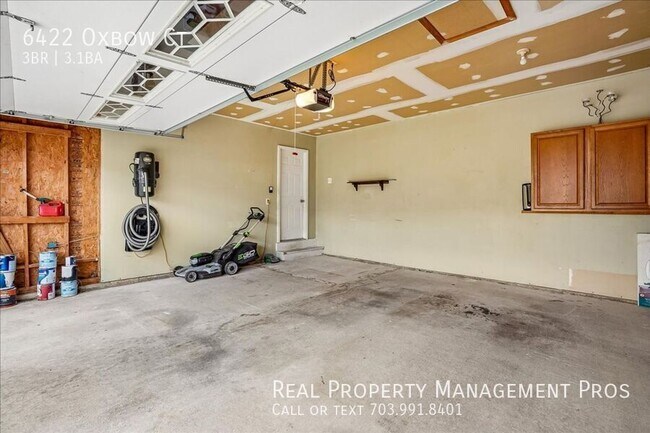 Building Photo - 6422 Oxbow Ct