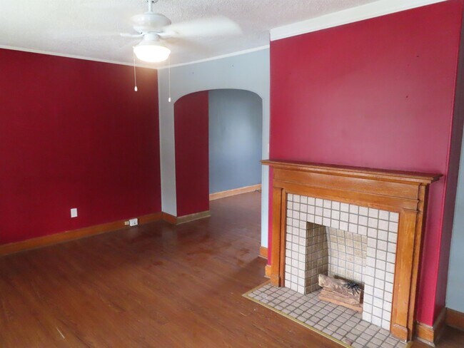 Building Photo - 806 E Deshler Ave