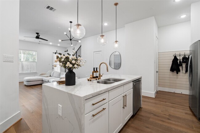 Building Photo - 9011 Wellspring Dr