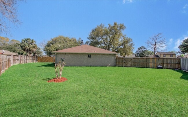 Building Photo - 2702 Fir Crest Ct