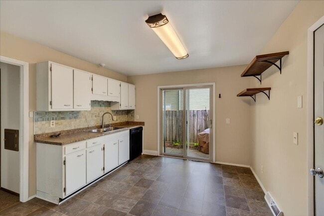 Building Photo - 1806 Golden Oak Ln