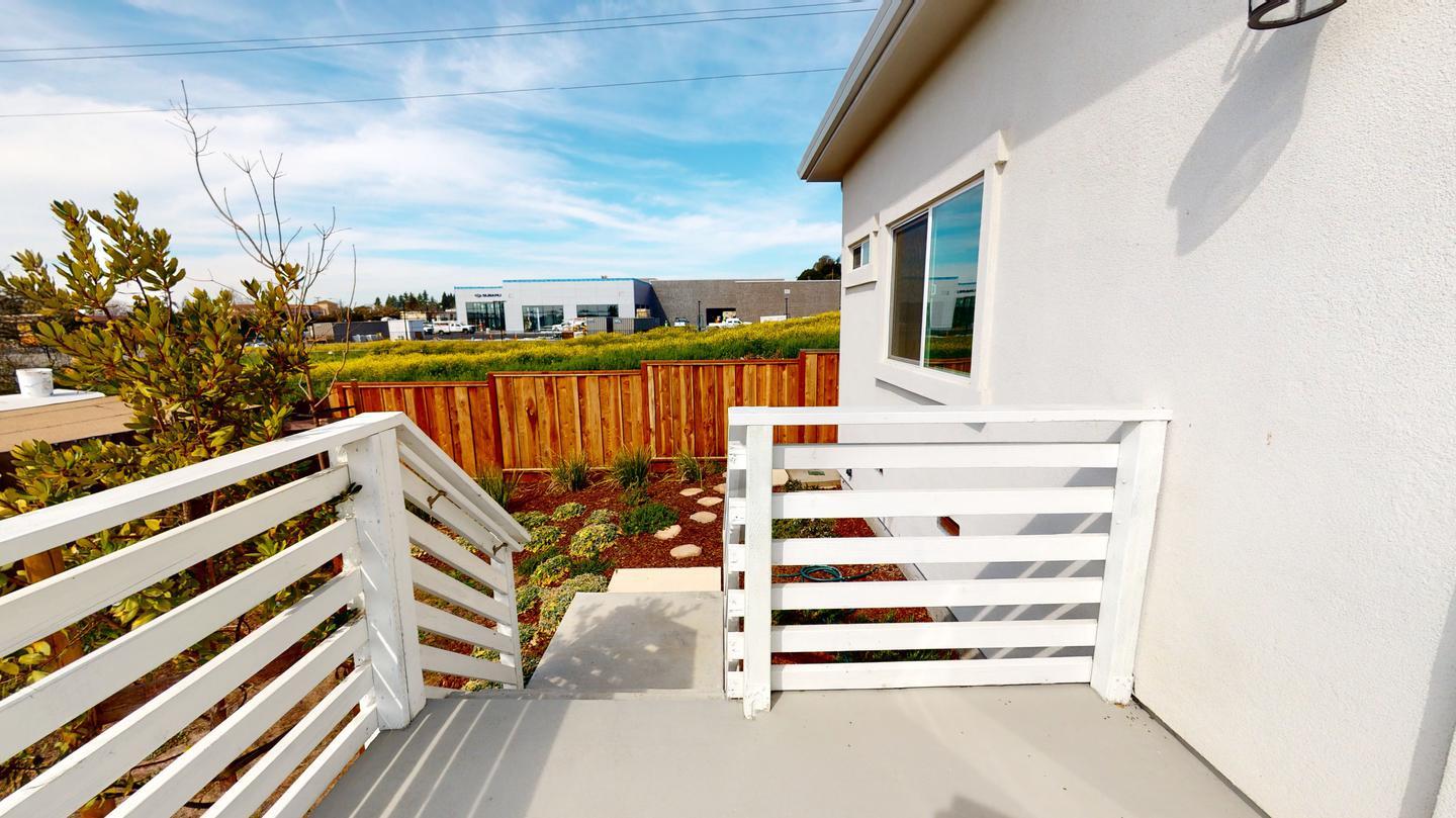 Building Photo - 25105 Del Mar Ave