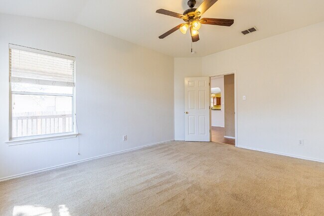 Building Photo - 8914 Walnut Springs