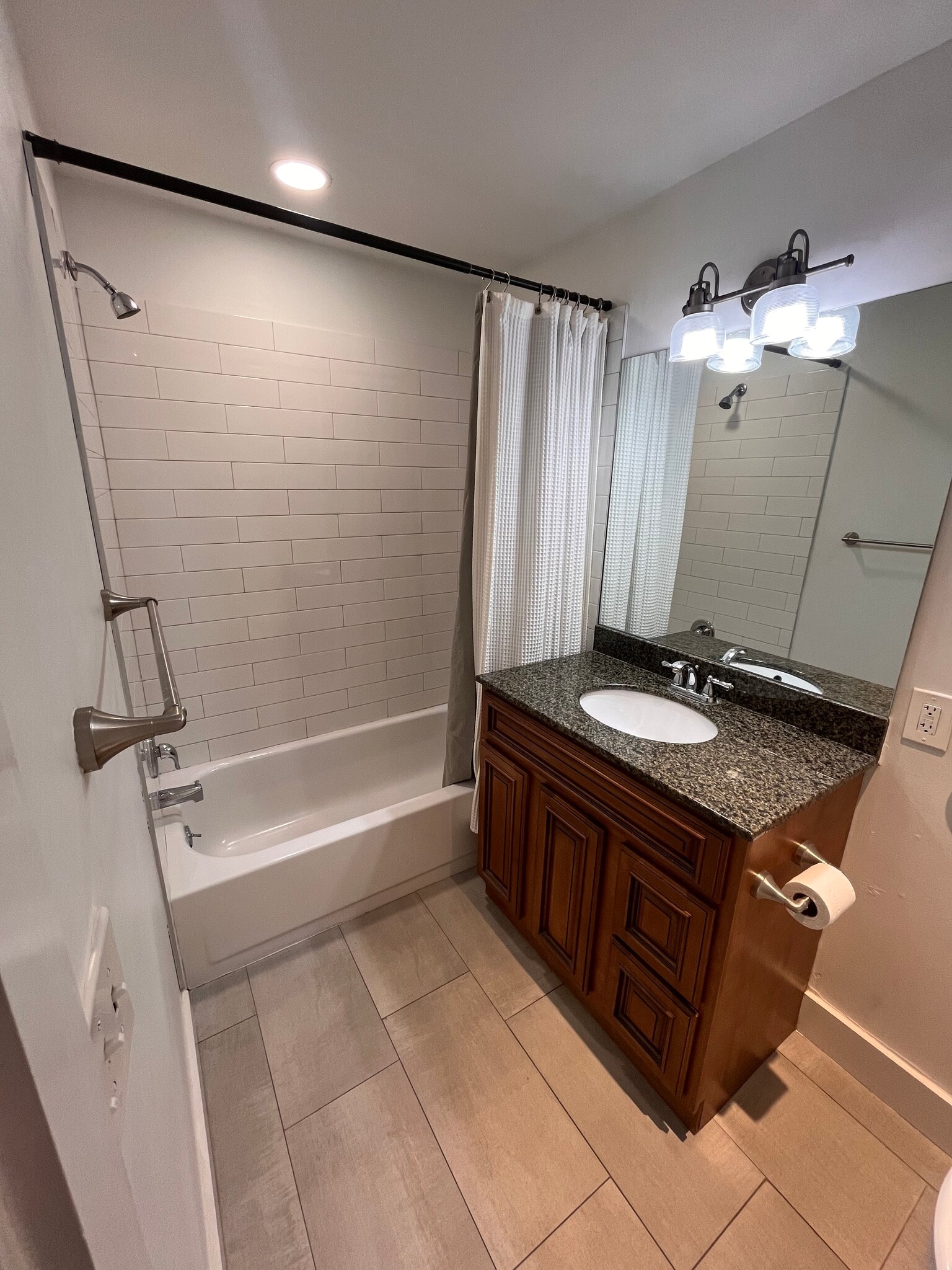 Building Photo - 216 S Edison Ave