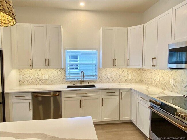 Building Photo - 1704 Primrose Ct