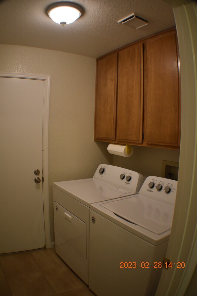 Building Photo - 104 Southwood Ct