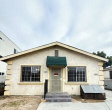 Building Photo - 1323 W 58th St