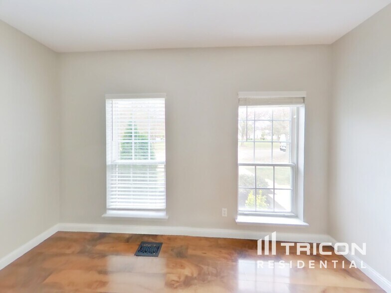 Building Photo - 621 Summer Stone Dr