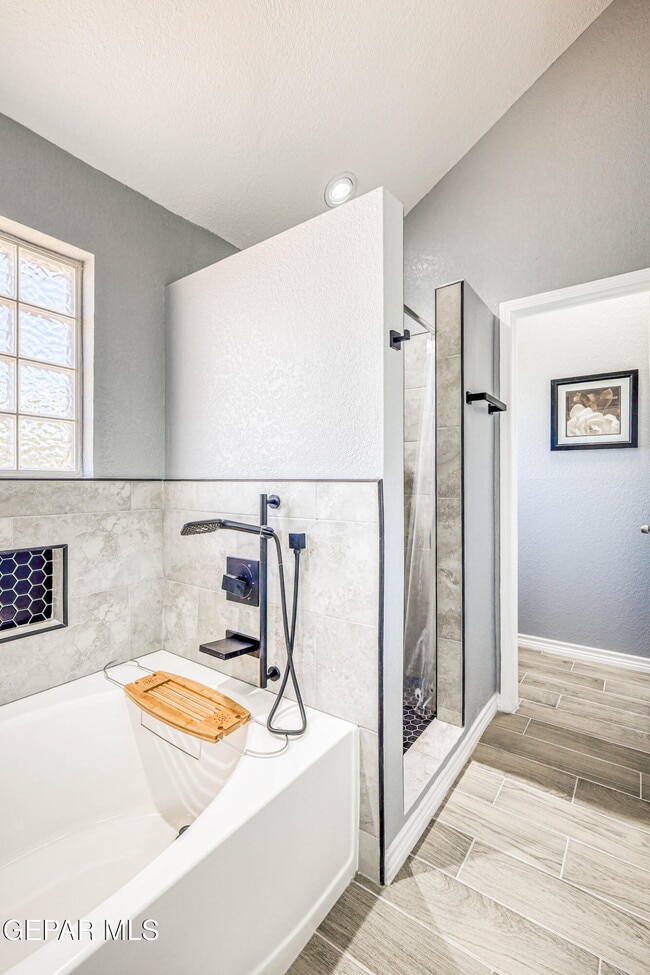 Building Photo - 7333 Golden Hawk Dr