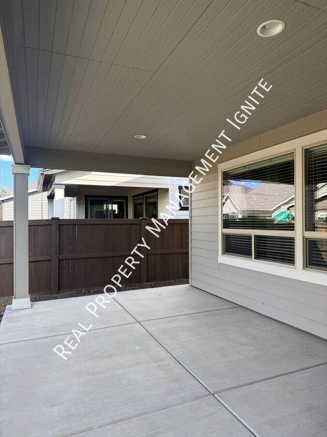 Building Photo - 3751 SW Coyote Ln