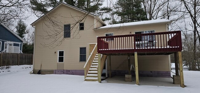 Building Photo - 260 Birchwood Dr