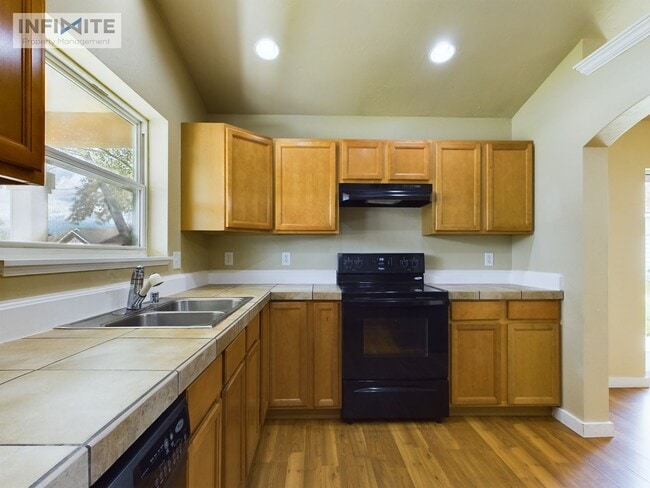 Building Photo - 3 Bedroom Home in Las Campanas Subdivision