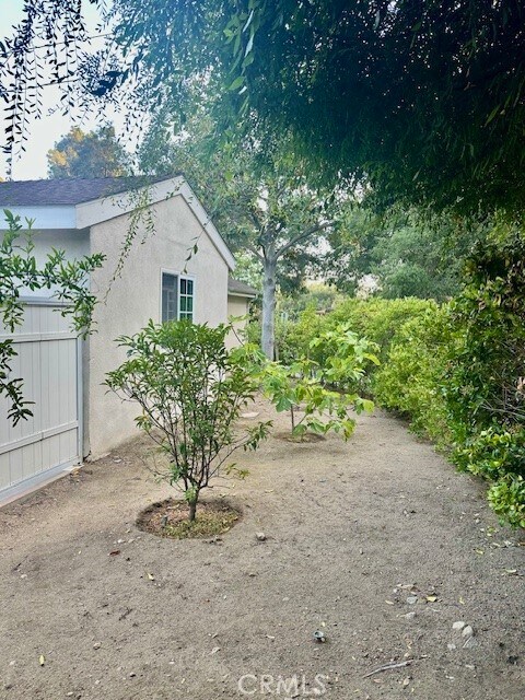 Building Photo - 2255 E Chevy Chase Dr