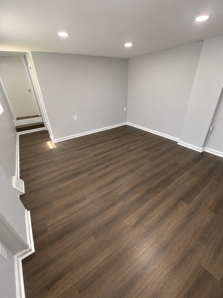 Building Photo - 635 S Eaton St