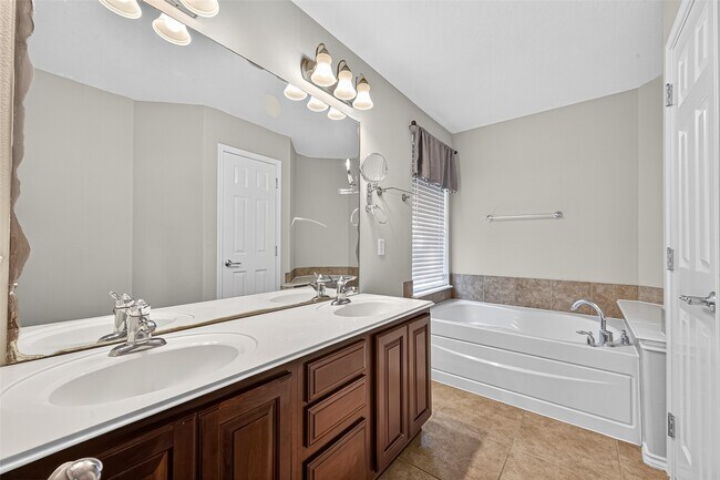 Building Photo - 7202 Toad Hollow