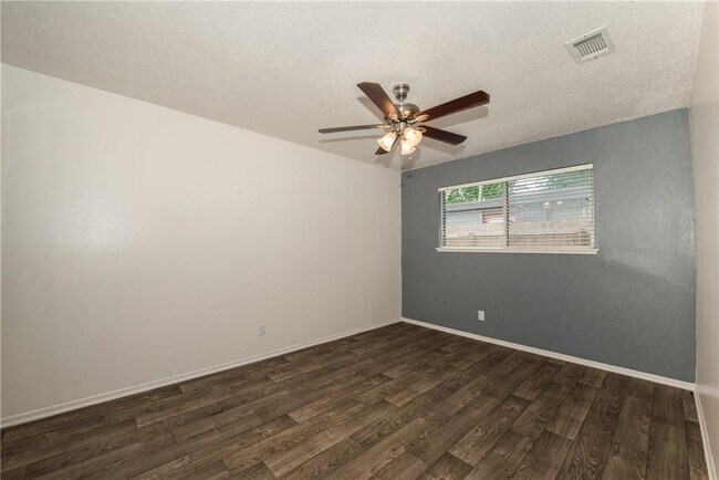 Building Photo - 1600 Parker Ln