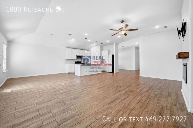 Building Photo - 1800 Huisache St