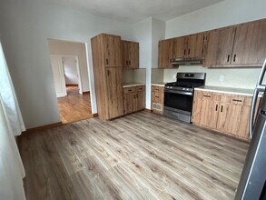 Building Photo - 9 Starbird St