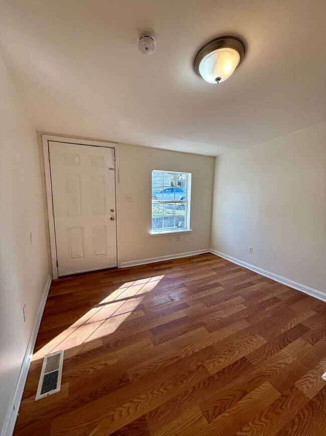 Building Photo - 3208 Dodds Ave