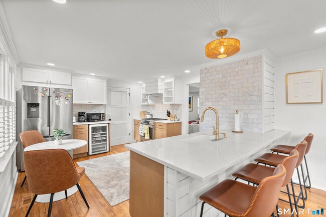 Building Photo - 180 Ruane St