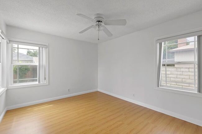 Building Photo - Charming 3 Bedroom / 1.5 Bathroom Home in ...