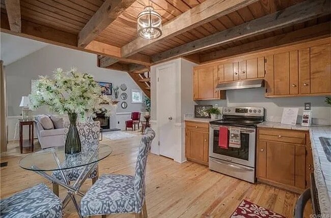 Building Photo - Cozy West Lake Hills Home