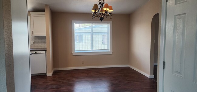 Building Photo - Furnished Room for Rent