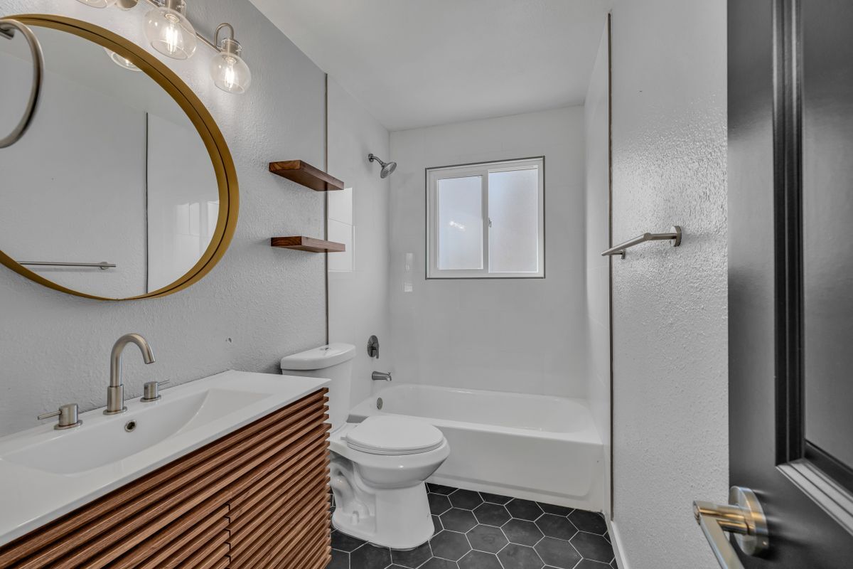 Building Photo - 5545 Elkhart St