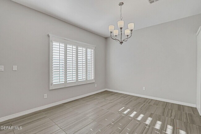 Building Photo - 261 Emerald Sun Dr