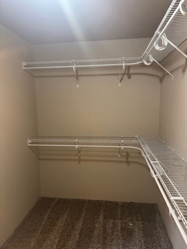 Building Photo - CUSTOM 3 BEDROOM, 2 BATH HOME NEAR SOUTH MEDFORD HIGH SCHOOL