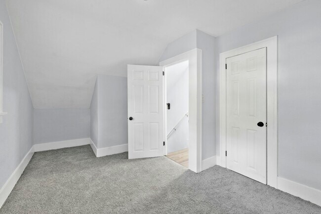 Building Photo - 3701 Leybourn Ave