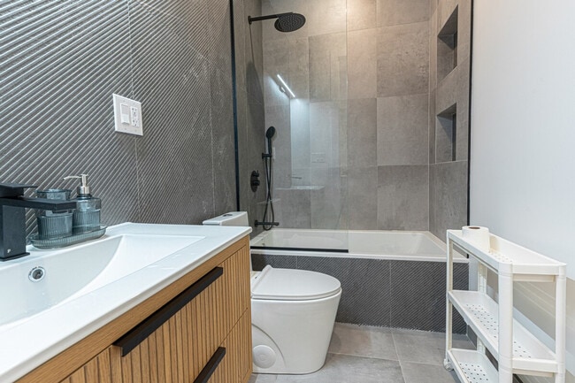 Building Photo - 242 Schaefer St