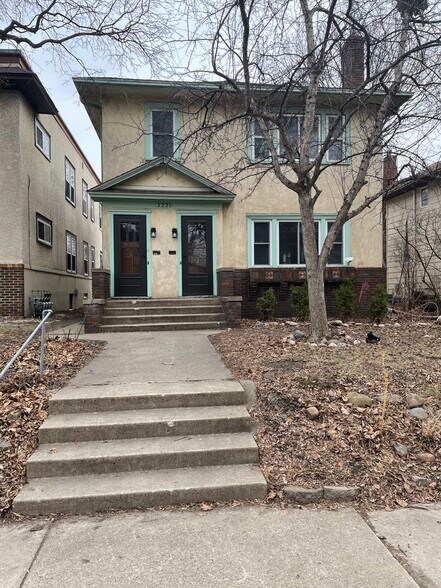 Building Photo - 2221 31st Ave S