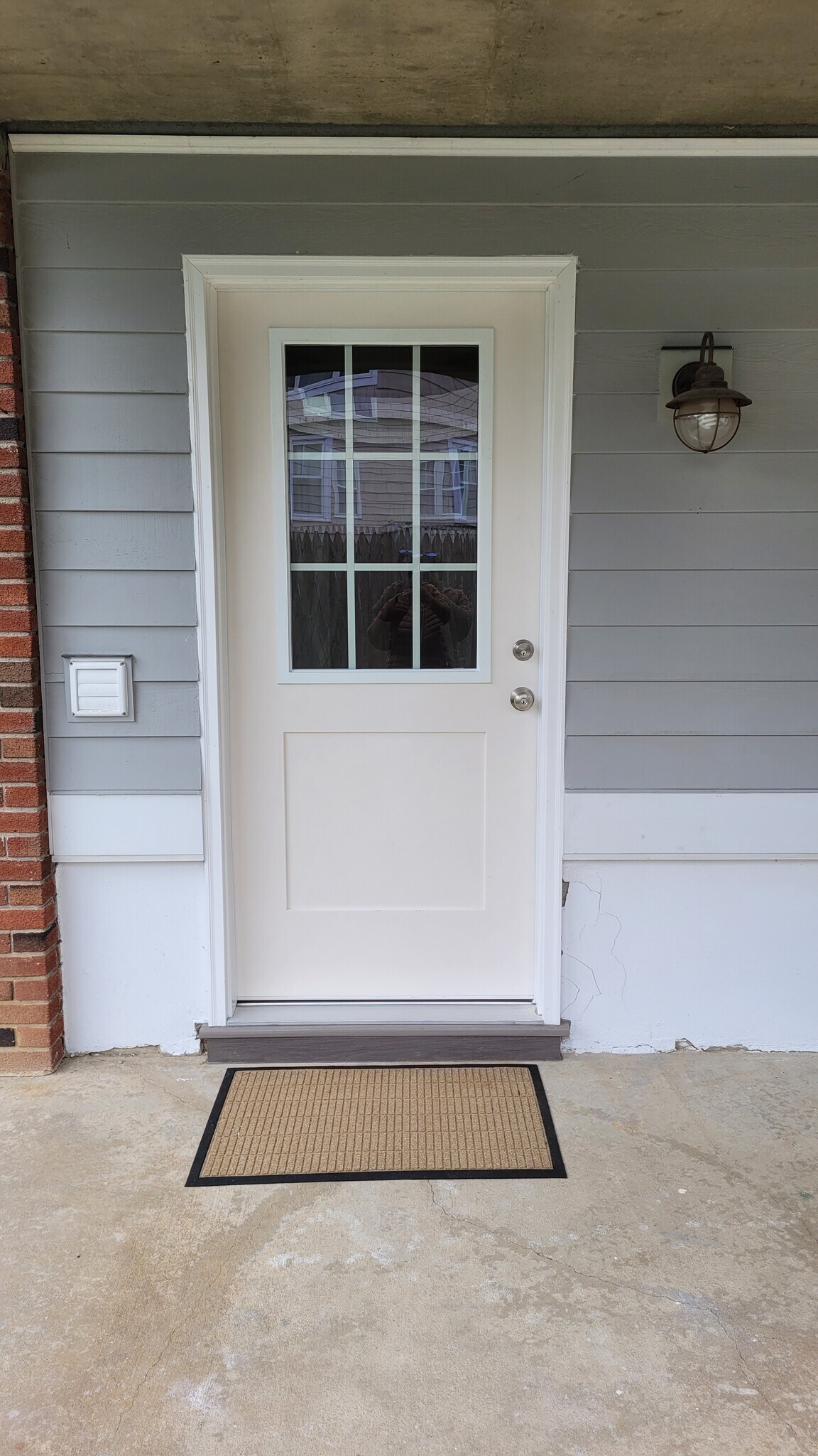 Private entry - 49 Moshier St