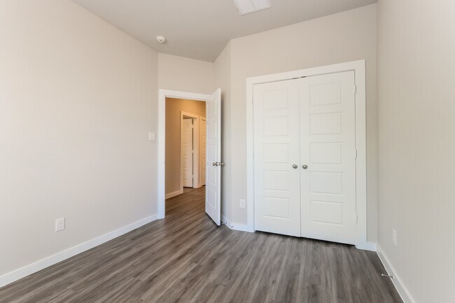Building Photo - 18306 W Centro Cir