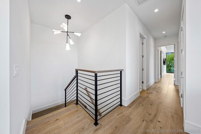 Building Photo - 320 NE Wavecrest Way