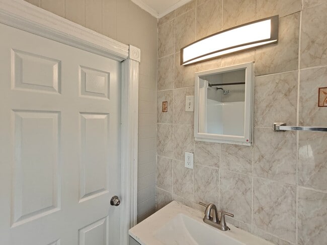 Building Photo - 9 Randall Ave