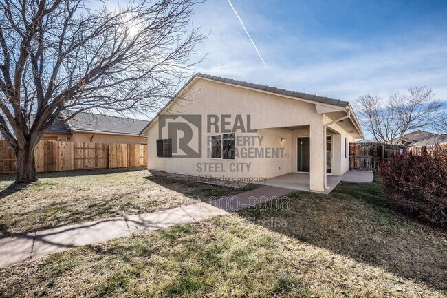 Building Photo - 1014 Pinecrest Dr