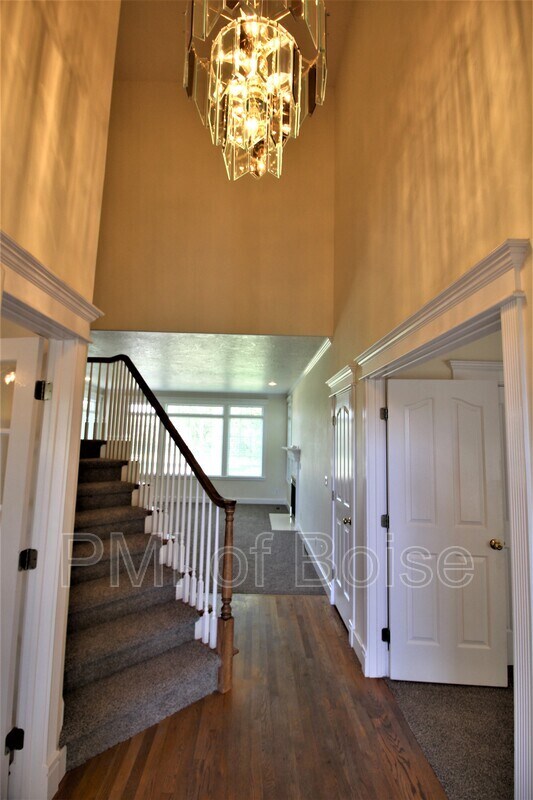 Building Photo - 85 S Linder Rd