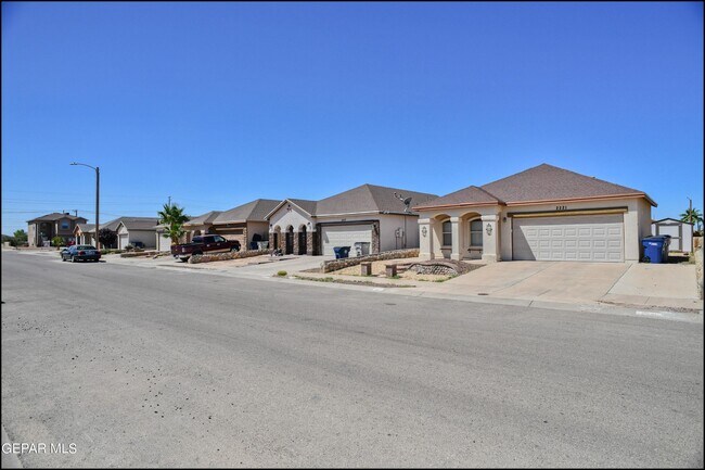 Building Photo - 2224 Honour Point Pl