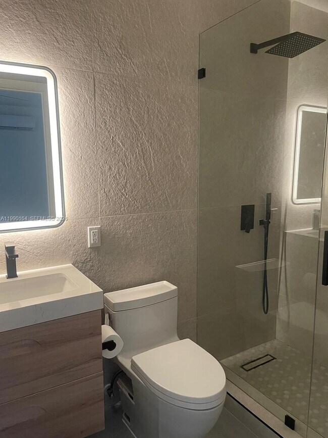 Building Photo - 5350 SW 33rd Ave