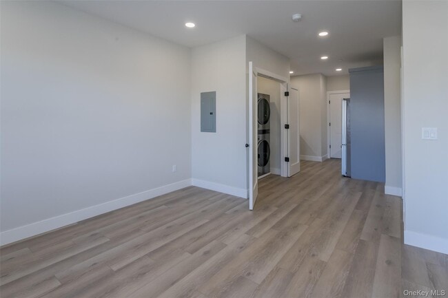 Building Photo - 124 S Main St