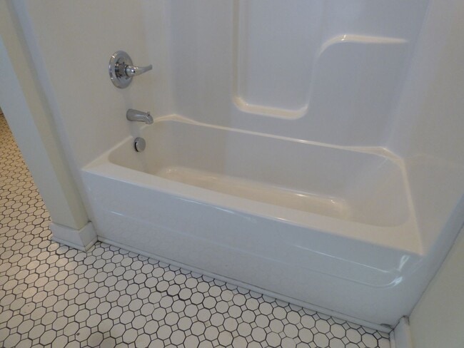 Building Photo - Vintage, Renovated SF House! High Ceilings, HW Floors, Covered Porch, Off-Street Parking!