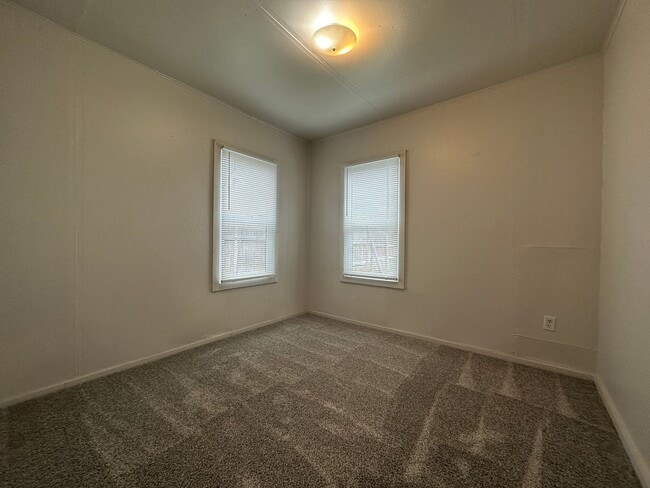 Building Photo - 2bed, 1bath 1,000sq.ft. home in Caldwell