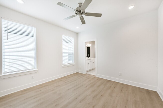 Building Photo - 3032 Gray St