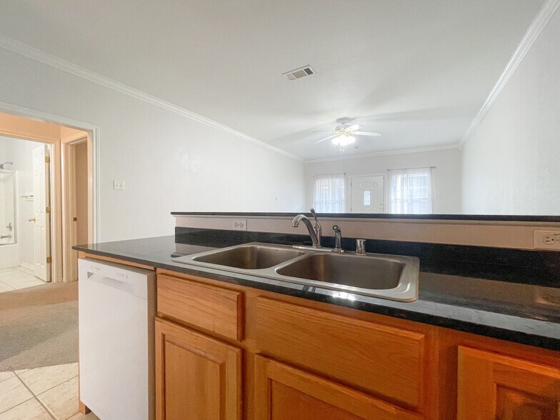 Building Photo - 1401 Bagby Ave