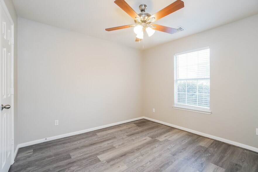 Building Photo - 11747 Elizabeth Ct