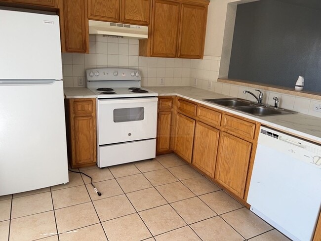 Building Photo - 2814 Windmill Ct